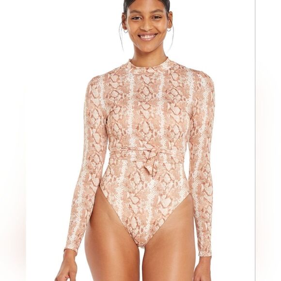 NWT Vitamin A Remy Rashguard Top - Picture 4 of 10